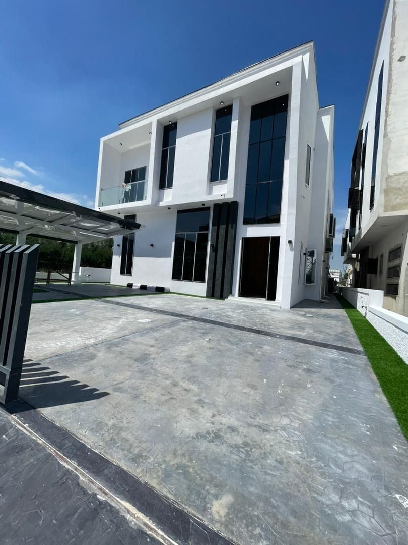 LUXURY 5BEDROOM FULLY DETACHED DUPLEX FOR SALE.
