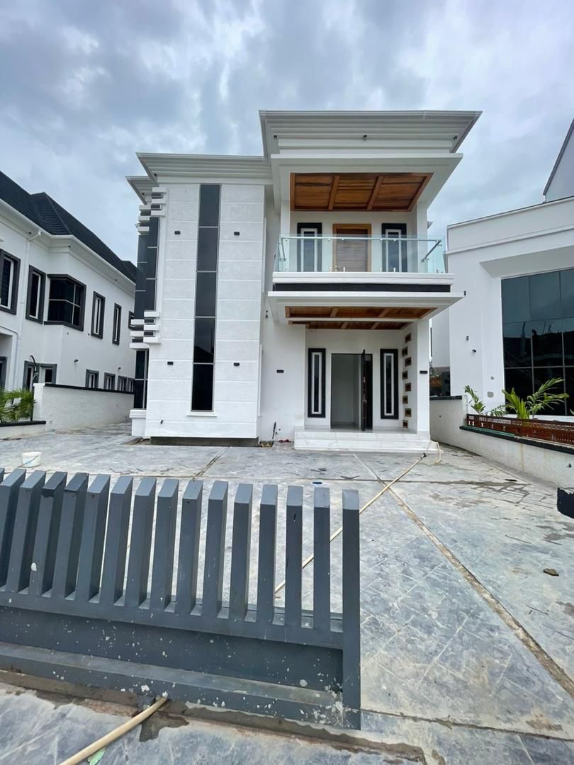 LUXURY 5 BEDROOM FULLY DETACHED DUPLEX FOR SALE